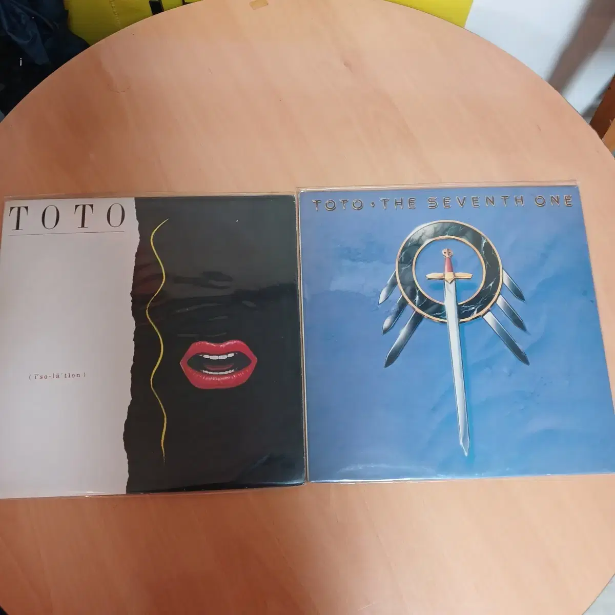 소장가치 토토(TOTO) LP 2장 일괄 할인가격