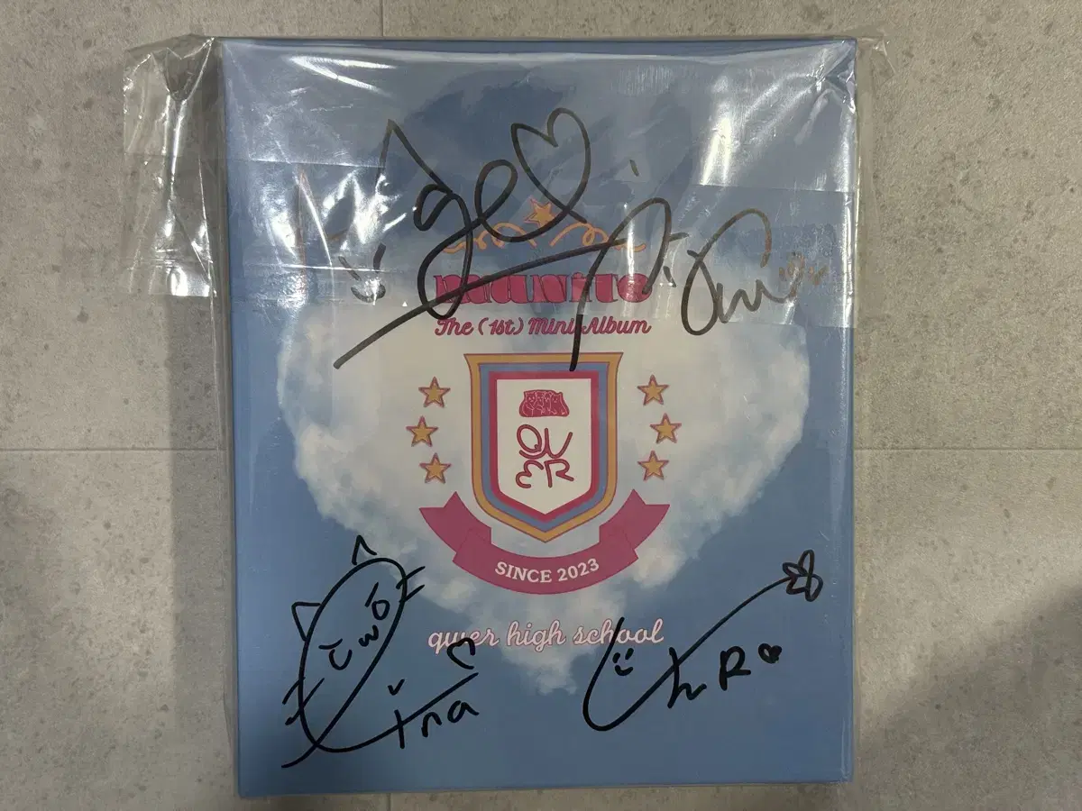 QWER fansign event winner binder signature sells photo kards