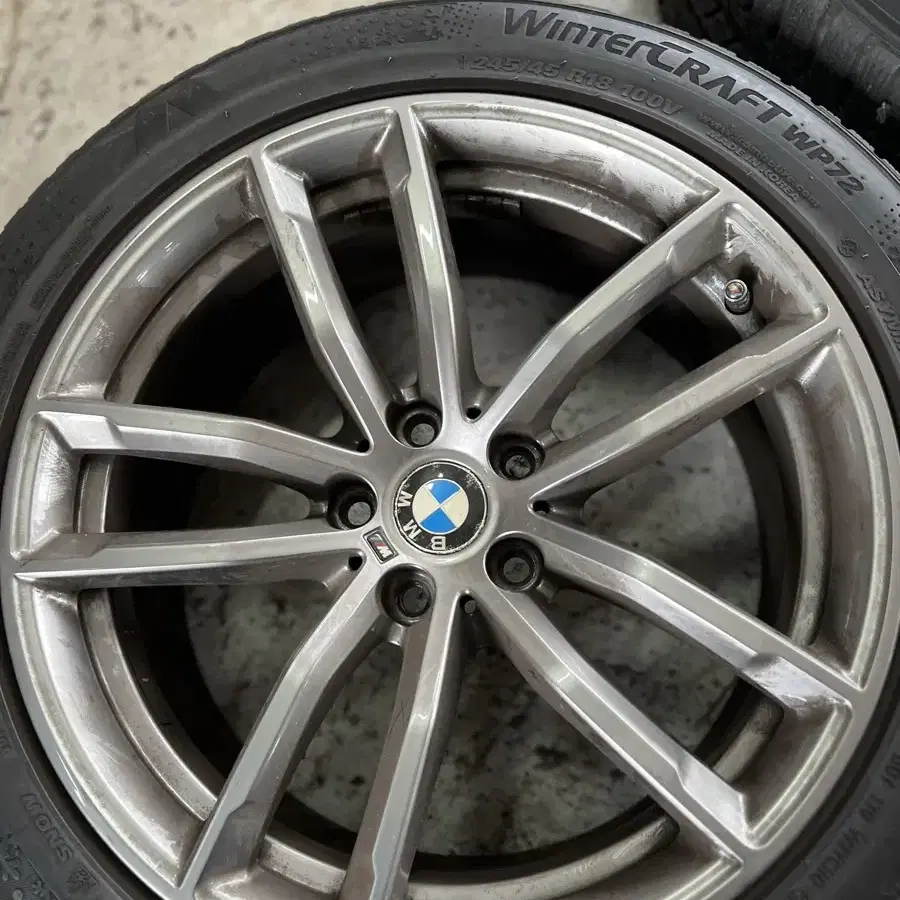 [중고]BMW 18인치휠 윈터타이어 SET 2454518 2754018