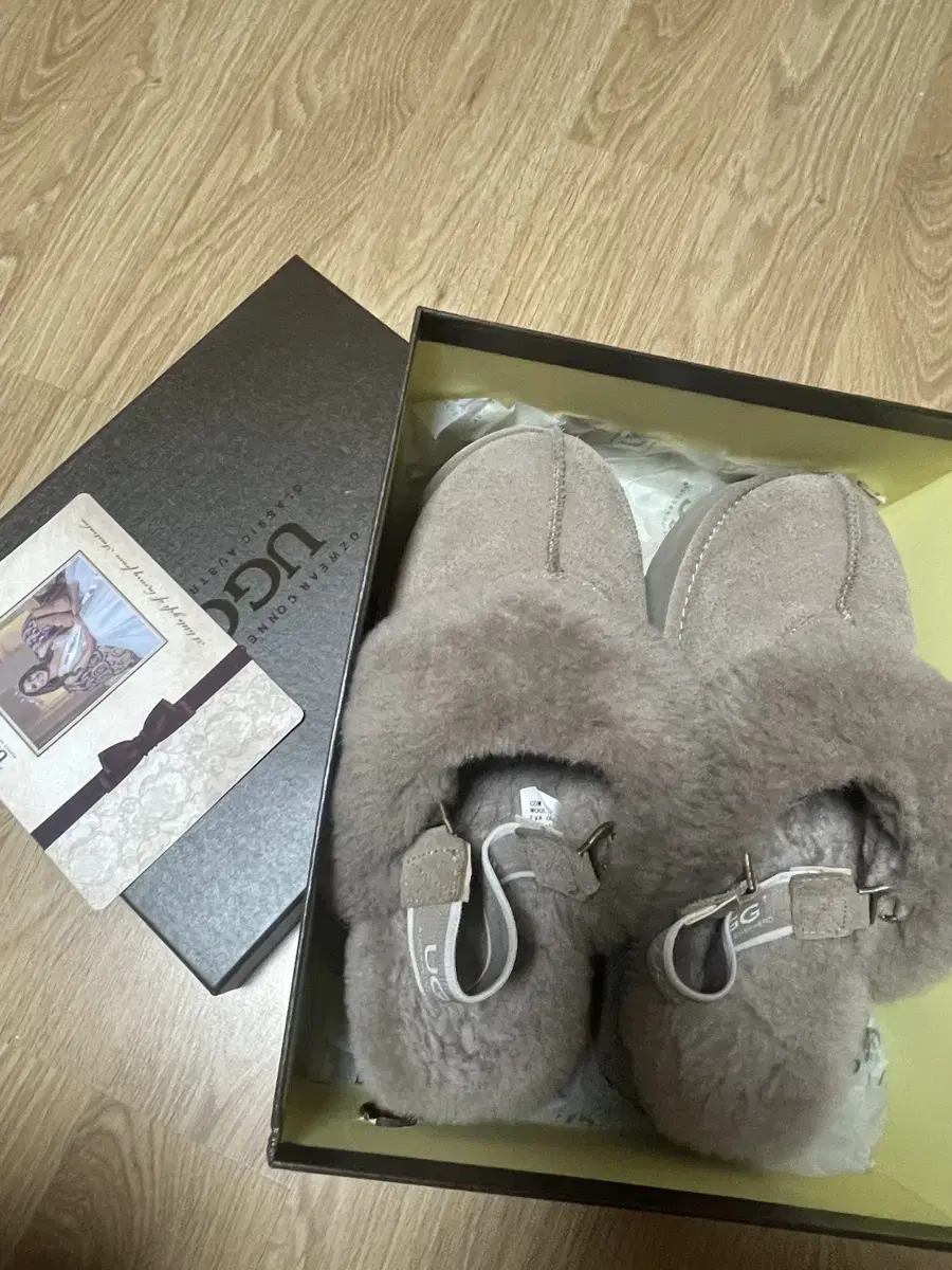 Ugg Platform Fleece Banded Slippers 235,(size 37)