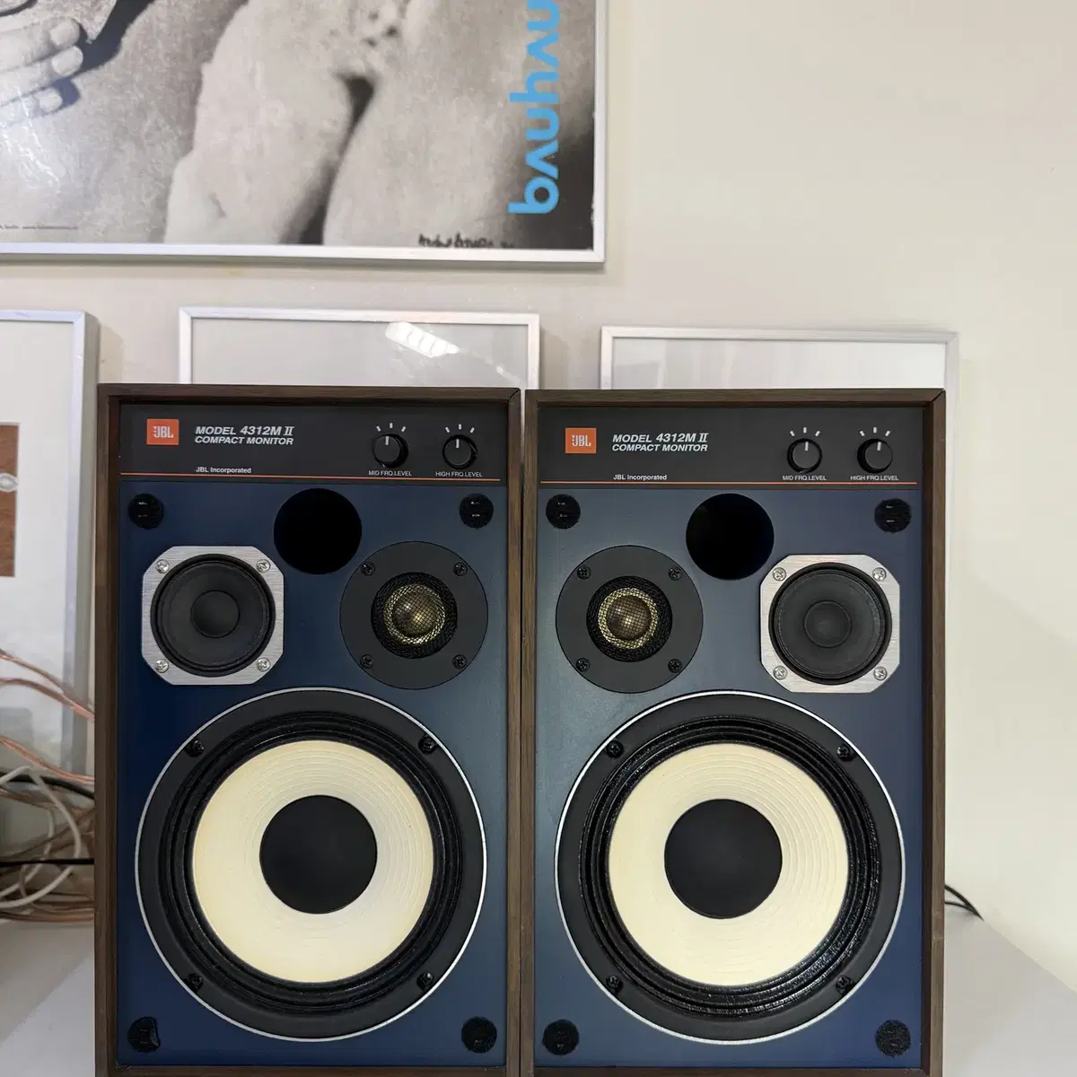 JBL 4312m II 스피커