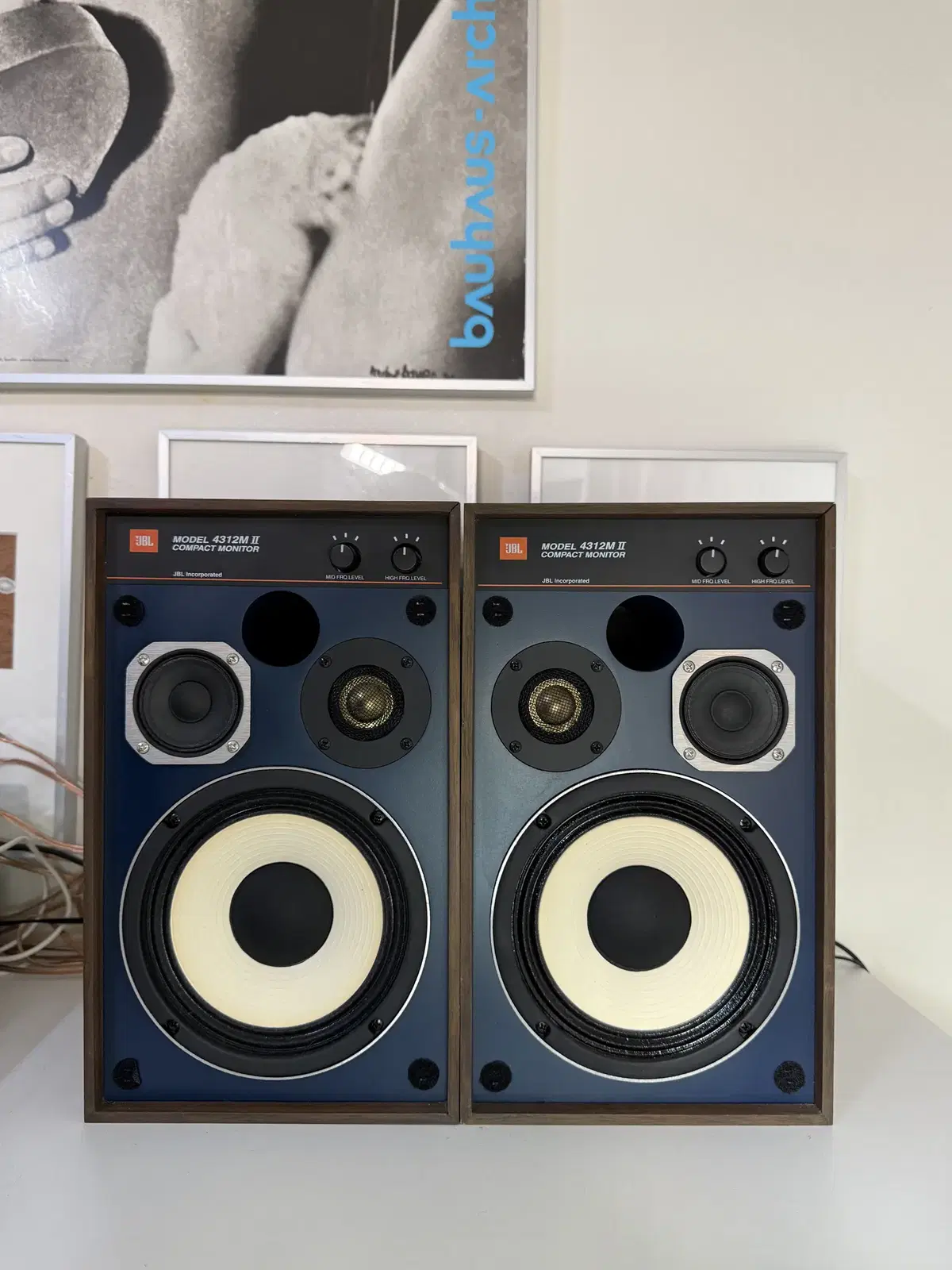 JBL 4312m II 스피커