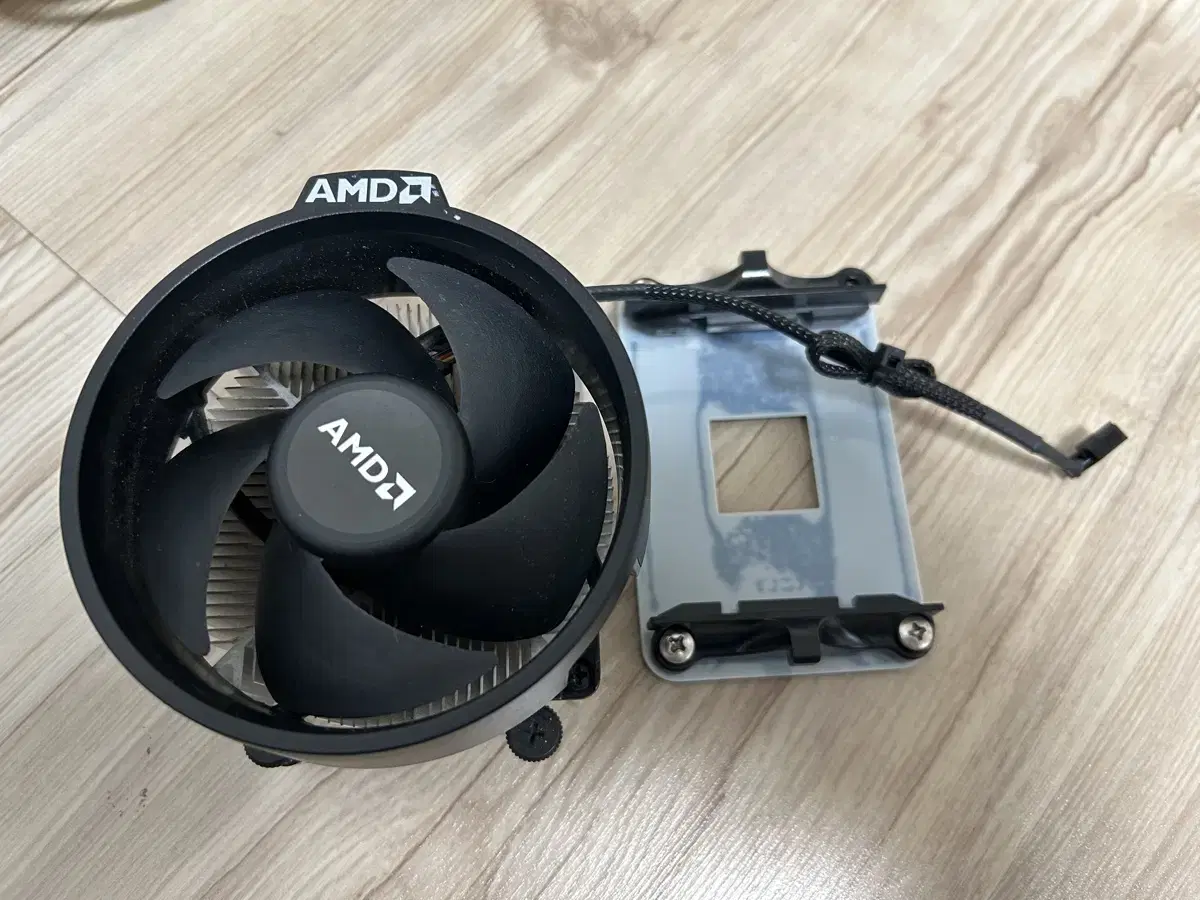 AMD 레이스 스파이어 쿨러 판매합니다.