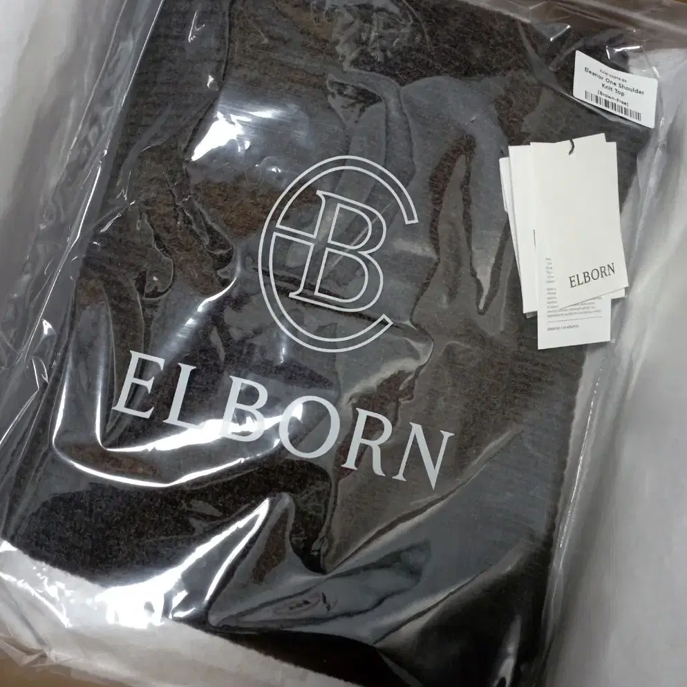 elborn 엘보른 Eleanor one shoulder kint top