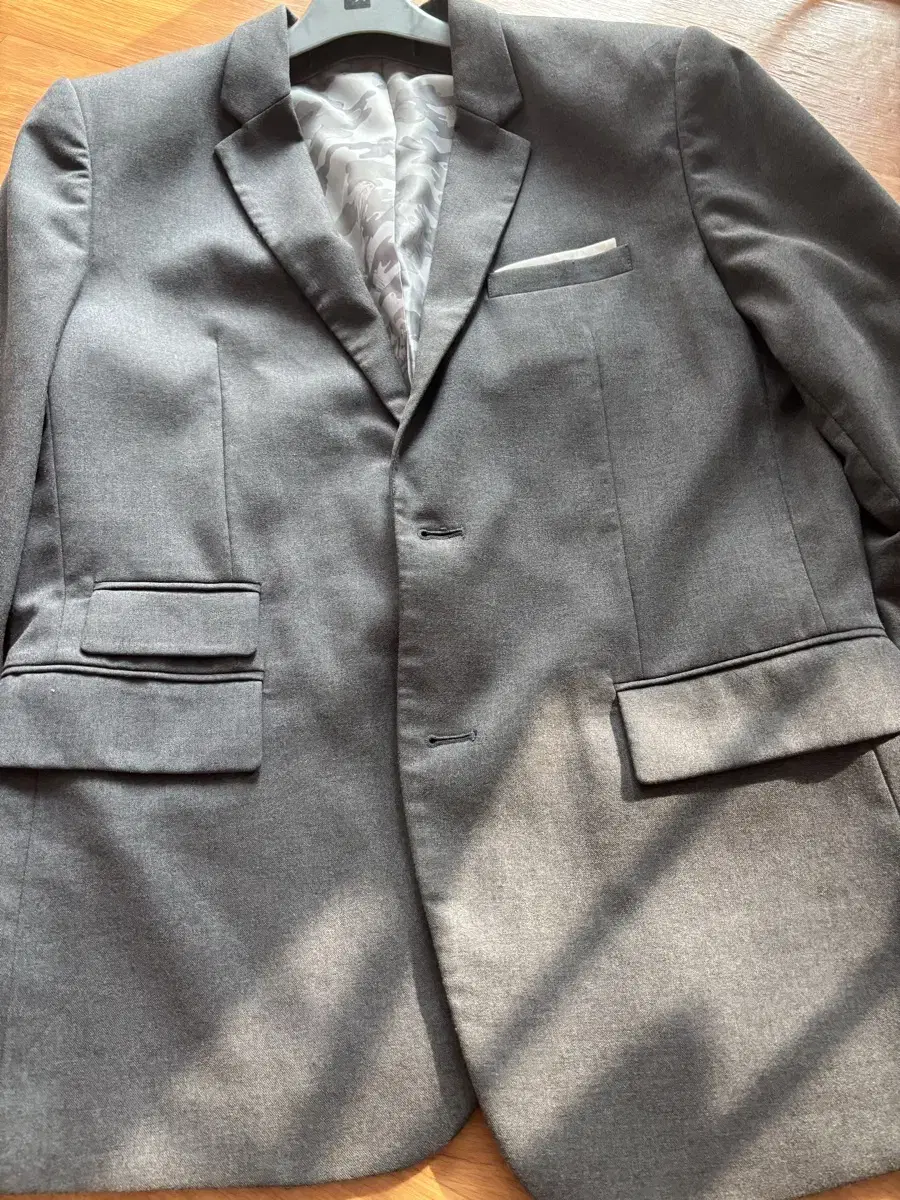 Andu men's gray casual suit set up almost brand new for $60. Really pretty.