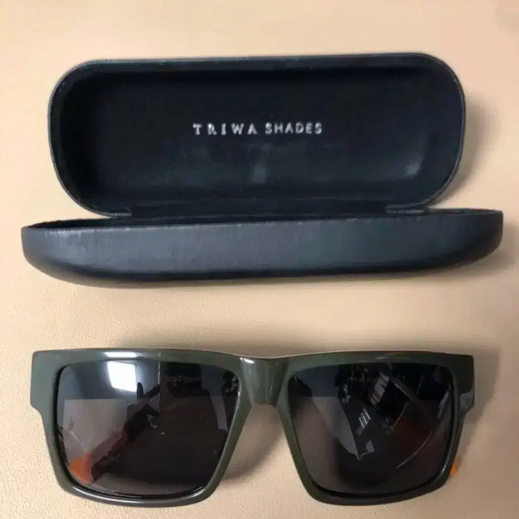 여성 Triwa Shades 선글라스