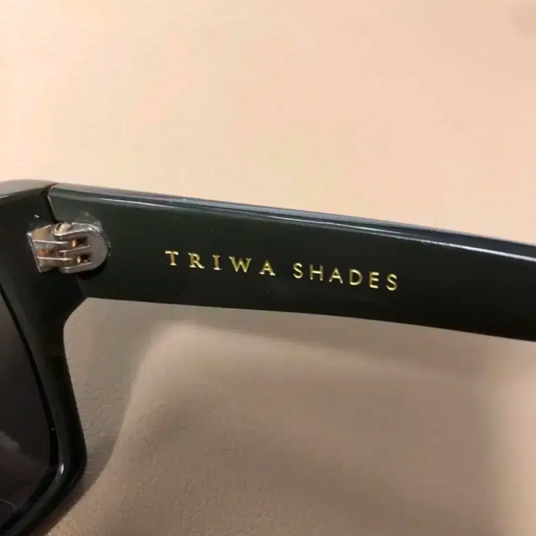 여성 Triwa Shades 선글라스