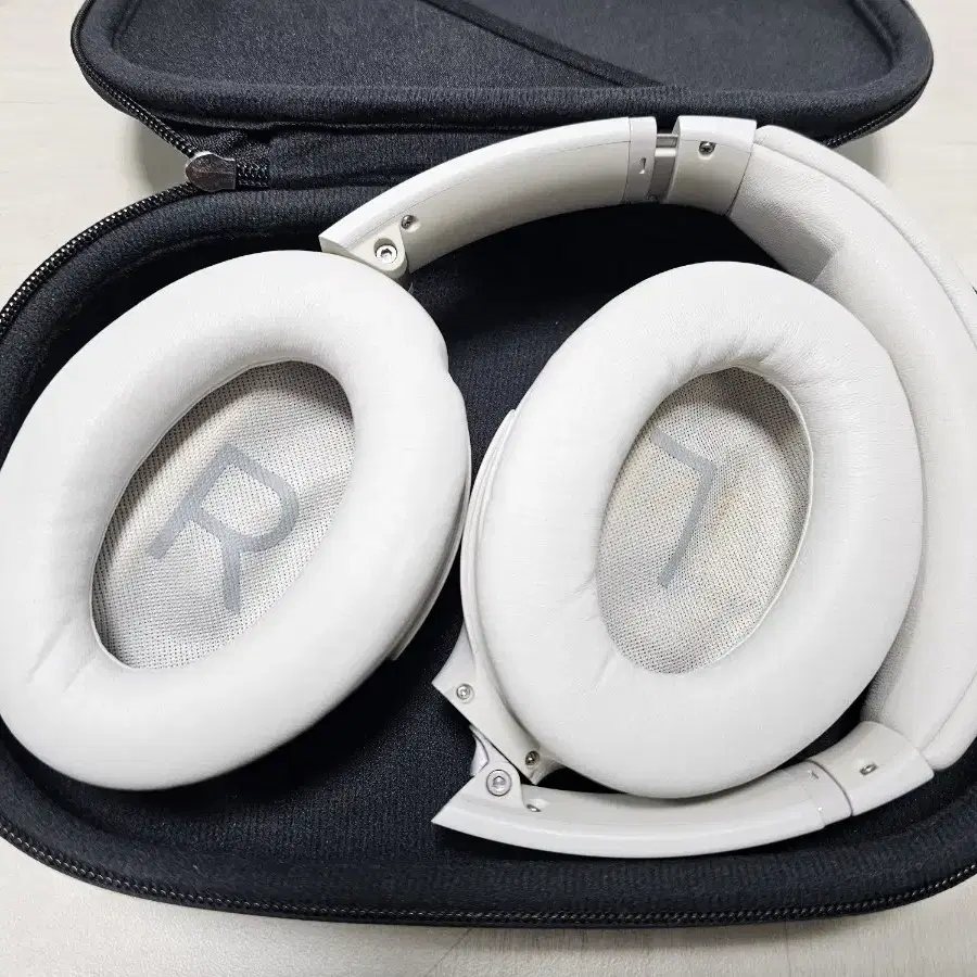 보스 bose qc45 화이트