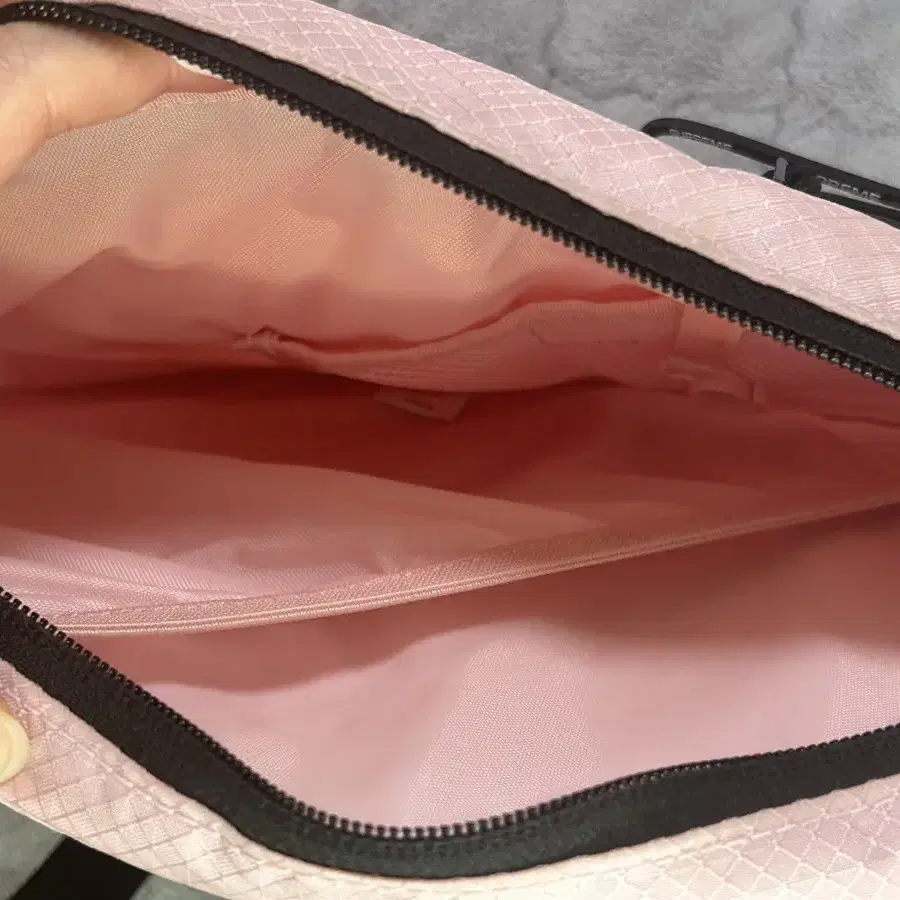 슈프림 Supreme Sling Bag Pink - 22SS