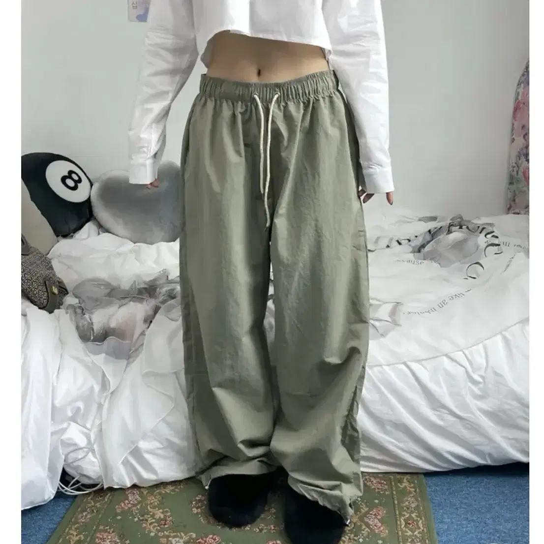 string wide nylon pants 카키색