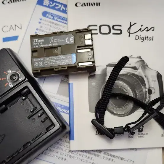 캐논 EOS 300d Kiss digital 박스풀셋 팝니다.