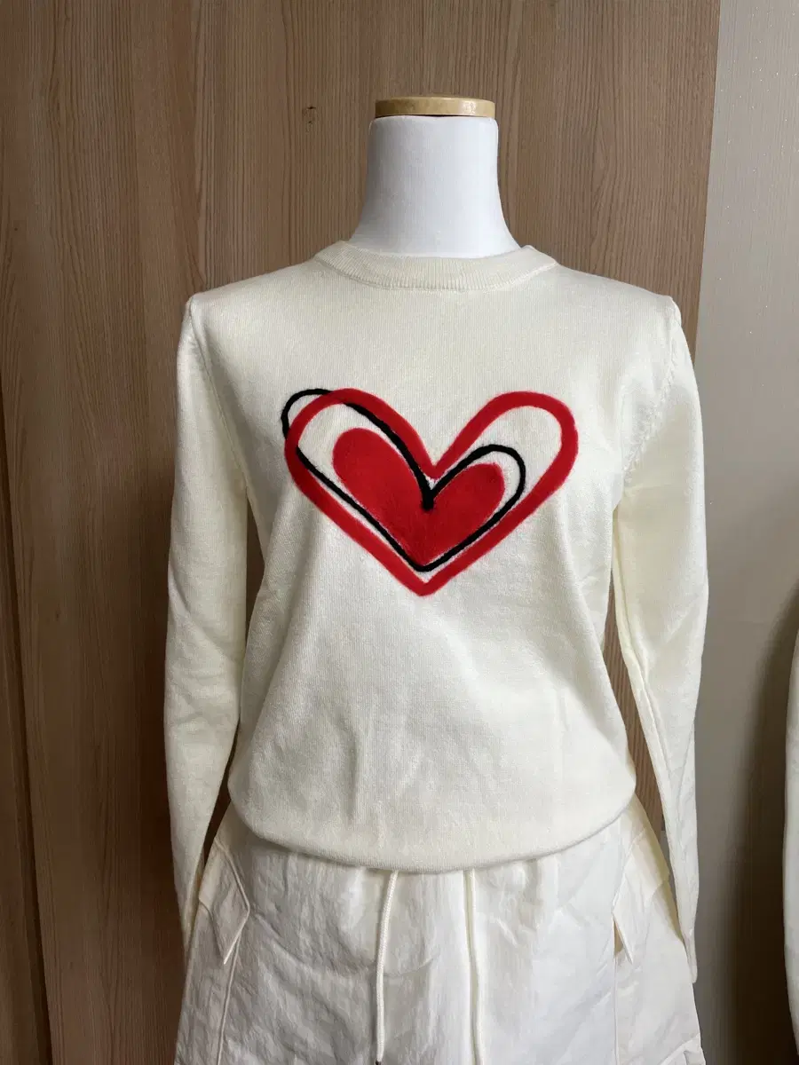 New Products bom New Heart-shaped Unique Long-sleeved Knit Office Look