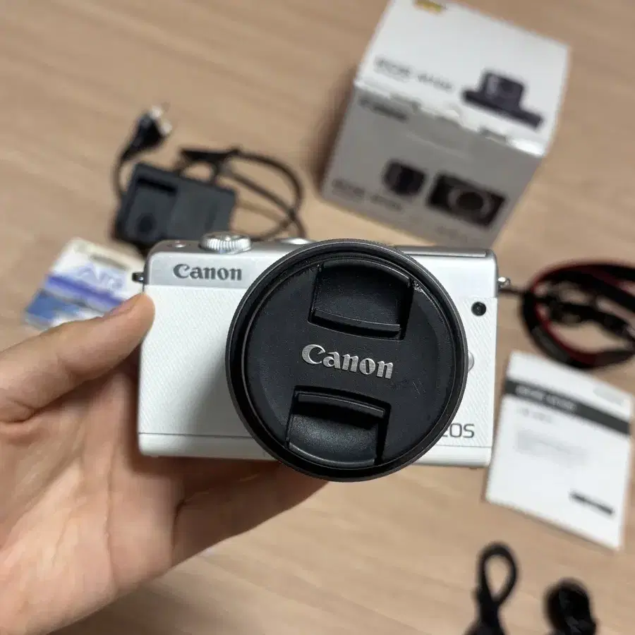 캐논 EOS M100 화이트 + 15-45mm 렌즈