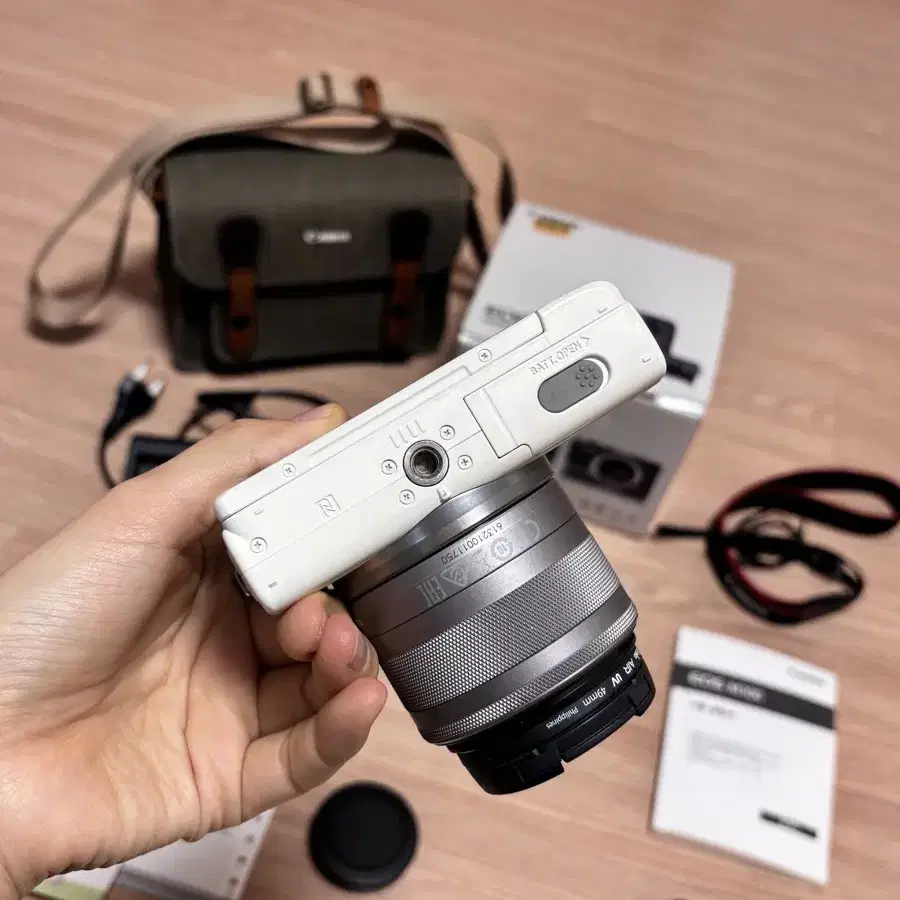 캐논 EOS M100 화이트 + 15-45mm 렌즈