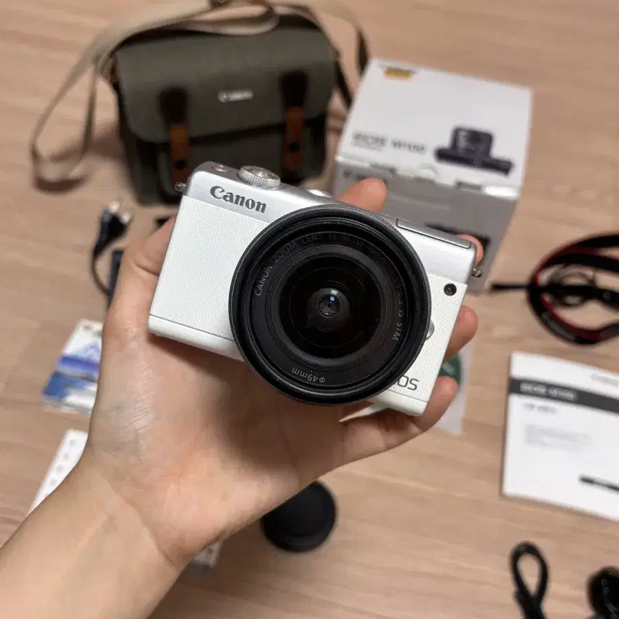 캐논 EOS M100 화이트 + 15-45mm 렌즈