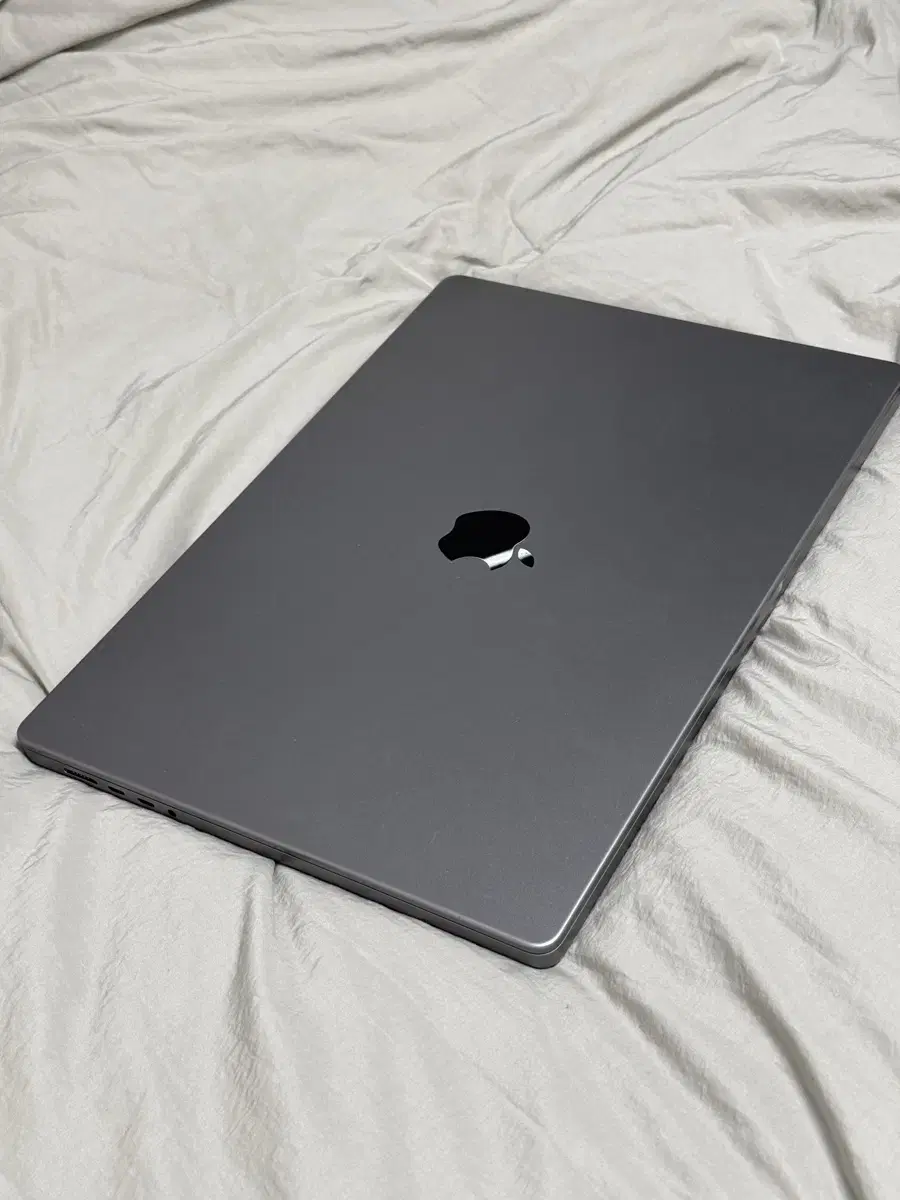 MacBook Pro 16-inch M2Max 1TB