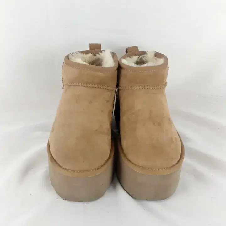 230 UGG 어그 숏츠 플랫폼 체스트넛 양털부츠