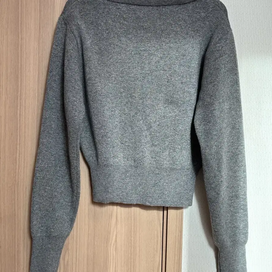 잇터 니트 JACQUARD COLLAR V-NECK SWEATER 판매합