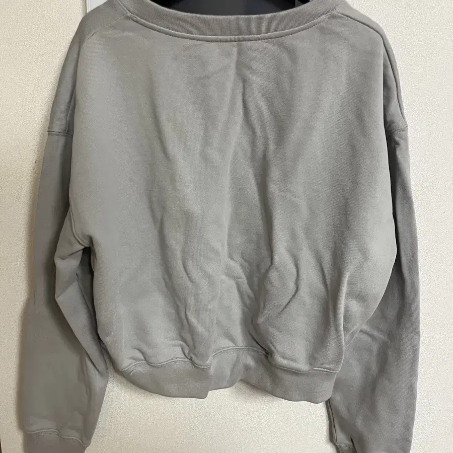 타낫 t/t V-neck sweatshirt