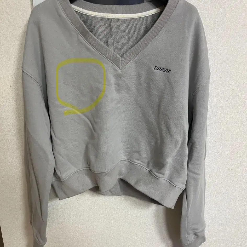 타낫 t/t V-neck sweatshirt