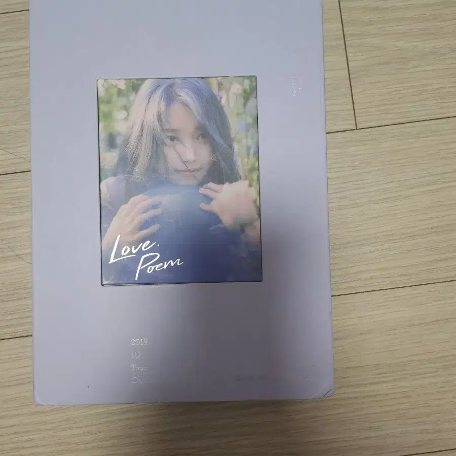 아이유 Love Poem 콘서트 DVD 팝니다!