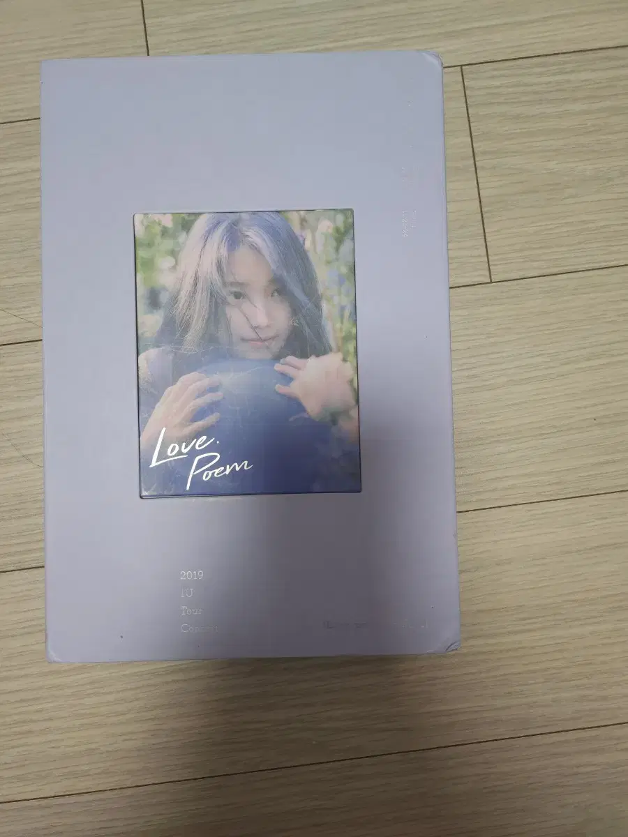 아이유 Love Poem 콘서트 DVD 팝니다!