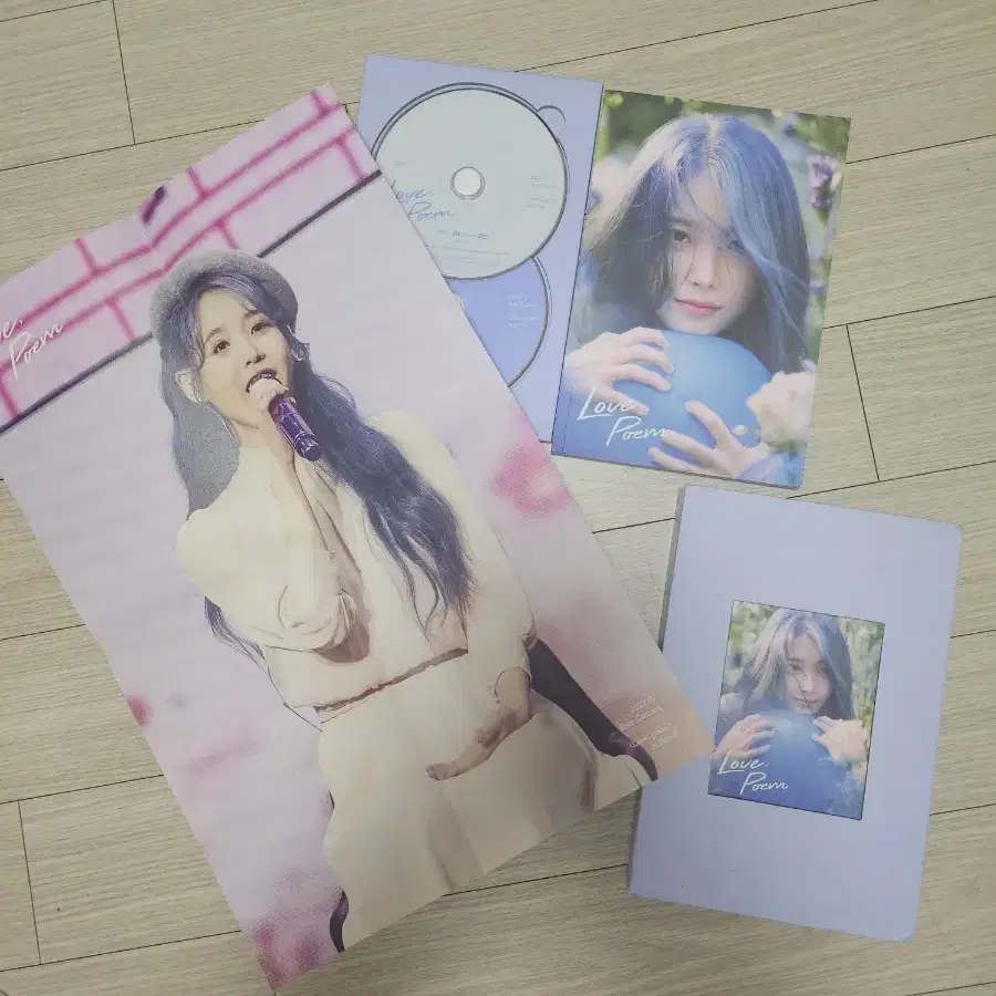 아이유 Love Poem 콘서트 DVD 팝니다!