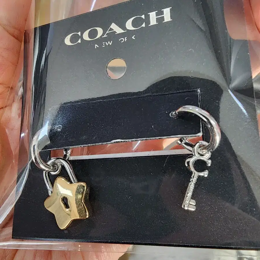 (미사용)코치 coach 귀걸이  2세트