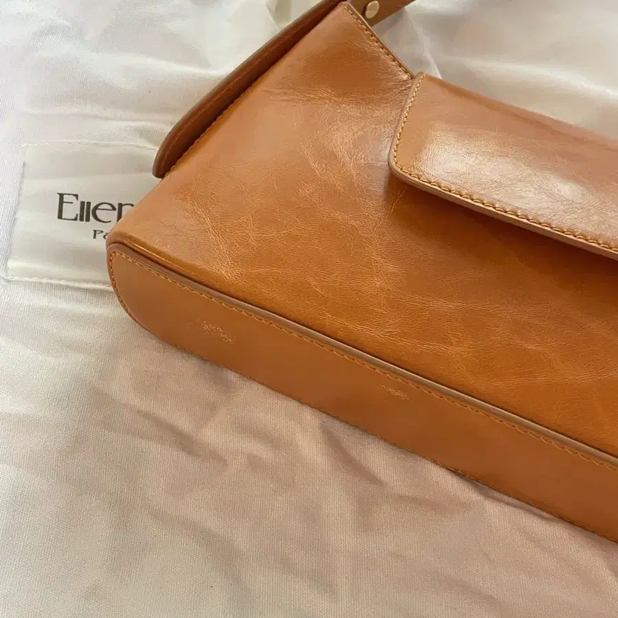 Elleme 엘렘 envelope shoulder bag