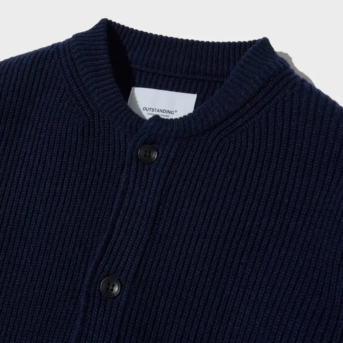 아웃스탠딩 LAMBSWOOL ROUND NECK CARDIGAN L