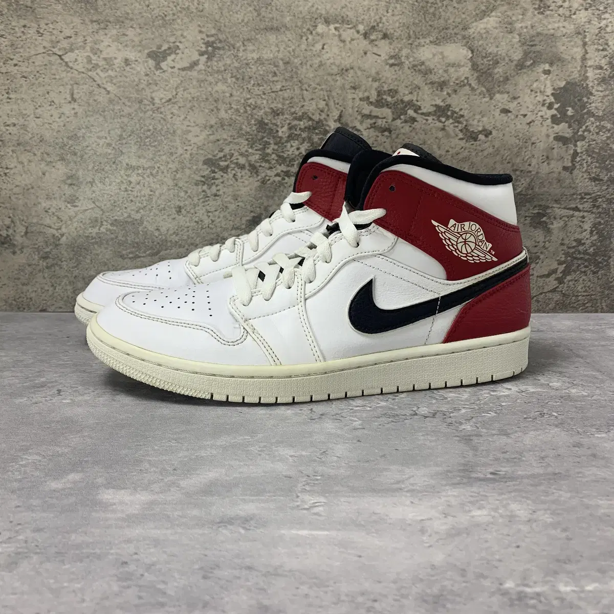 275 Jordan 1 Mid White Chicago 554724-116