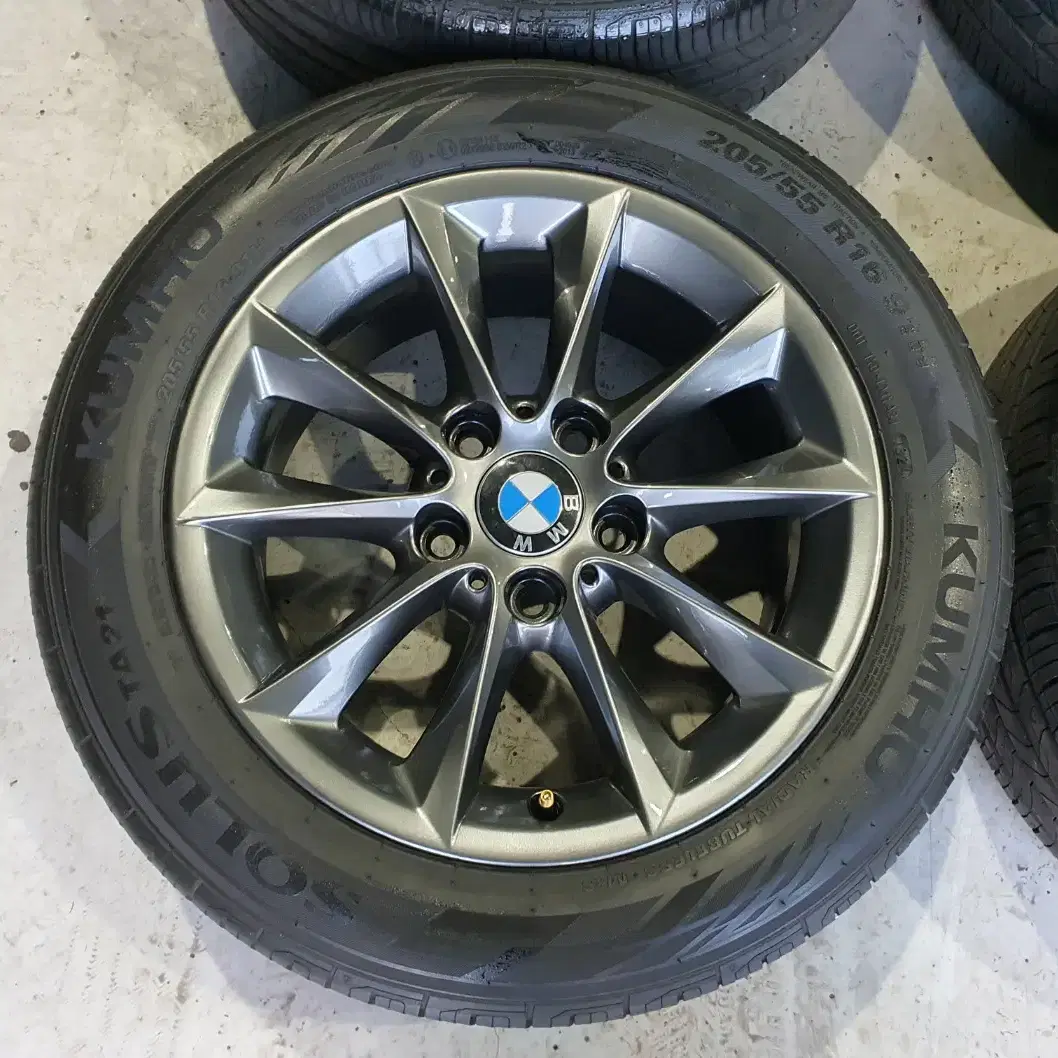 BMW F20 118D 16인치 휠타이어