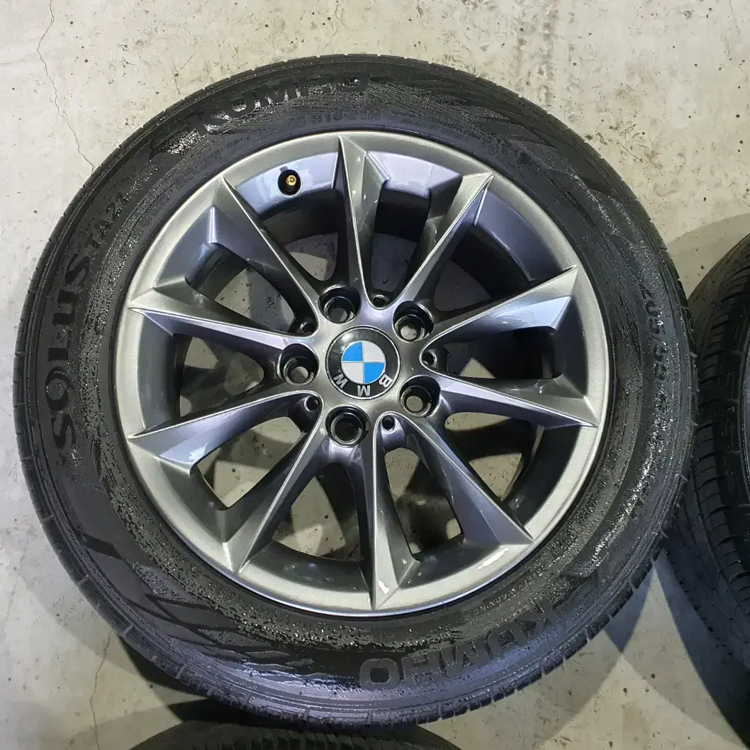 BMW F20 118D 16인치 휠타이어