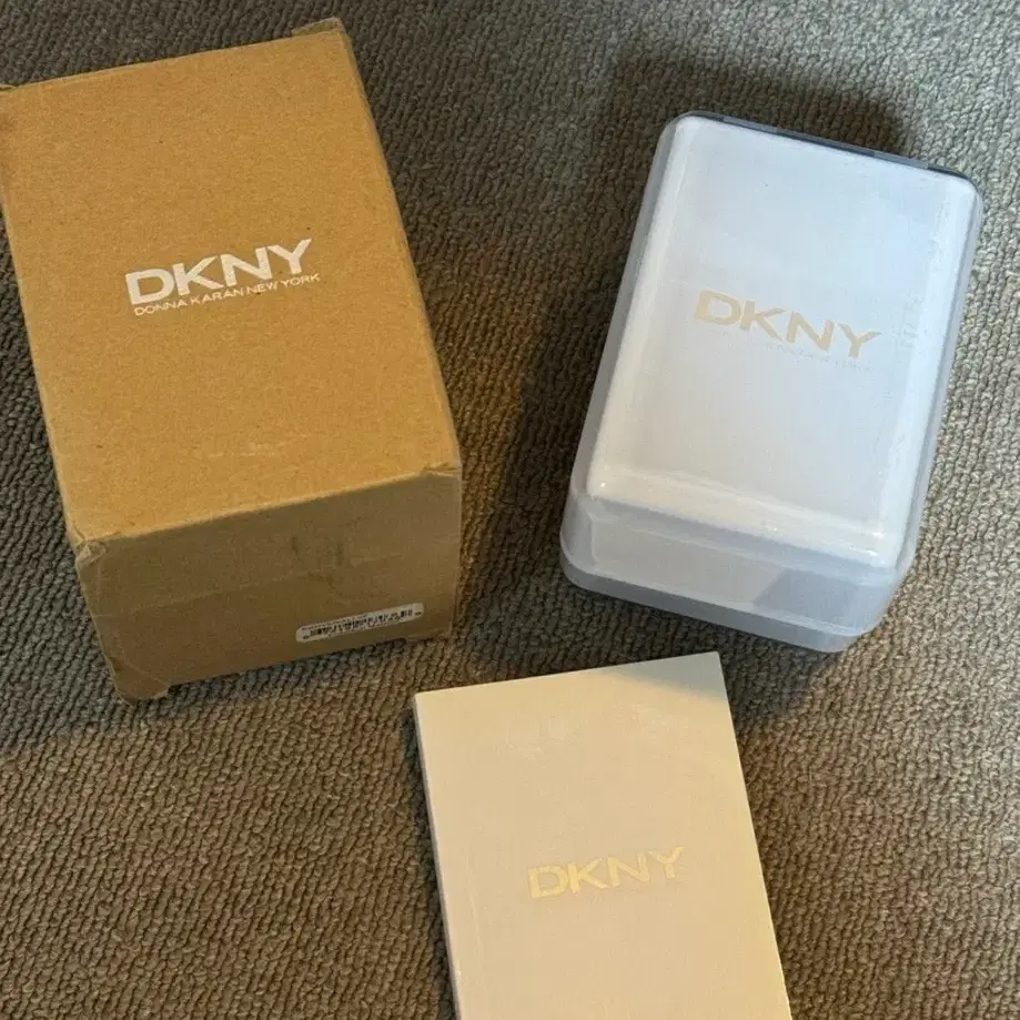 DKNY 여성 클래식 시계