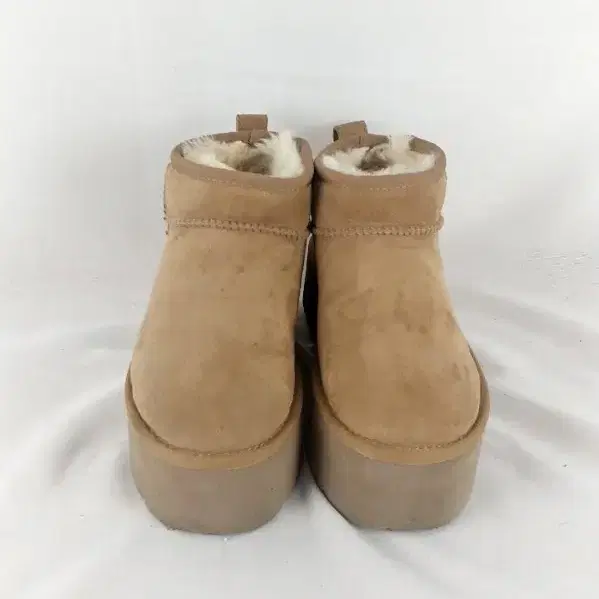 230 UGG 어그 숏츠 플랫폼 체스트넛 양털부츠