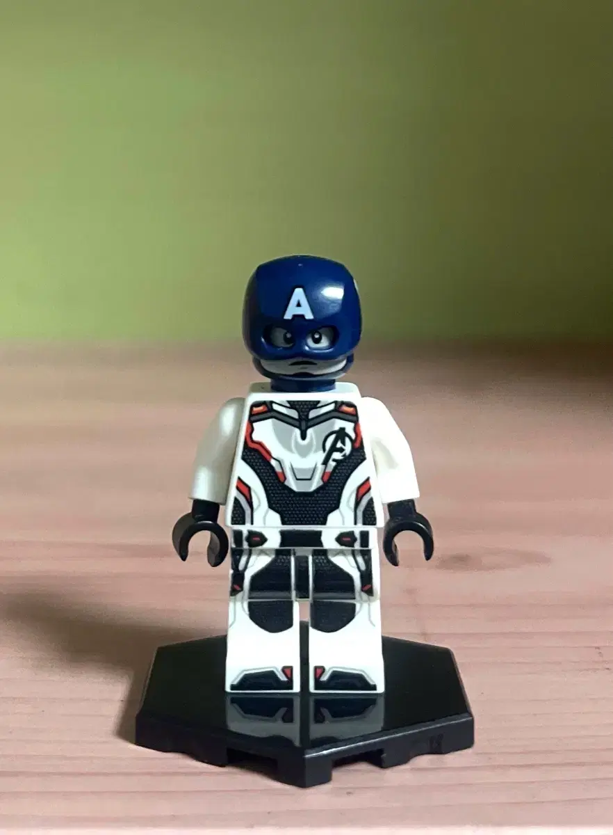 LEGO Marvel Endgame Quantum Suit Captain America Figure for Sale