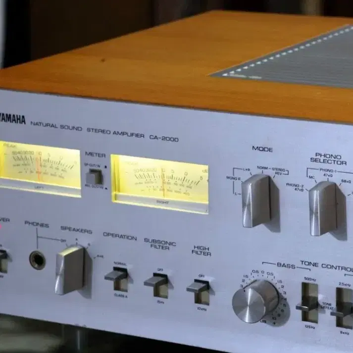야마하 명기 인티앰프 CA2000 ㅡ대출력 130W.클래식 애호가