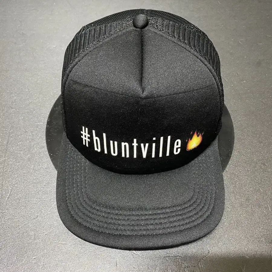 Bluntville vintage trucker cap