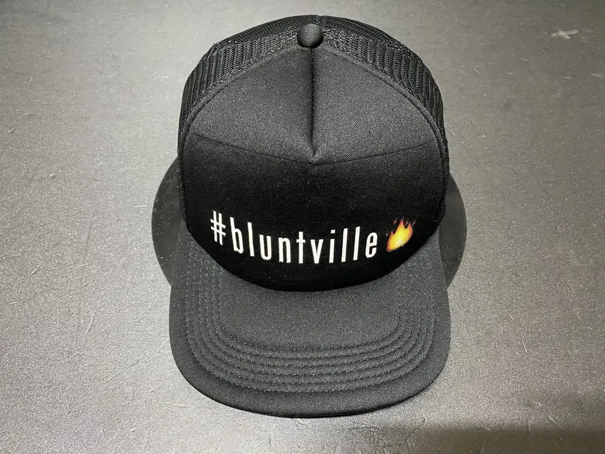 Bluntville vintage trucker cap