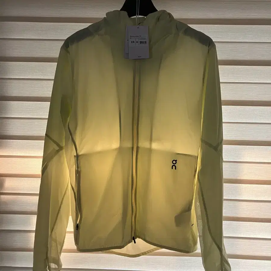 XS) PAF x ON RUNNING JACKET (HAY)