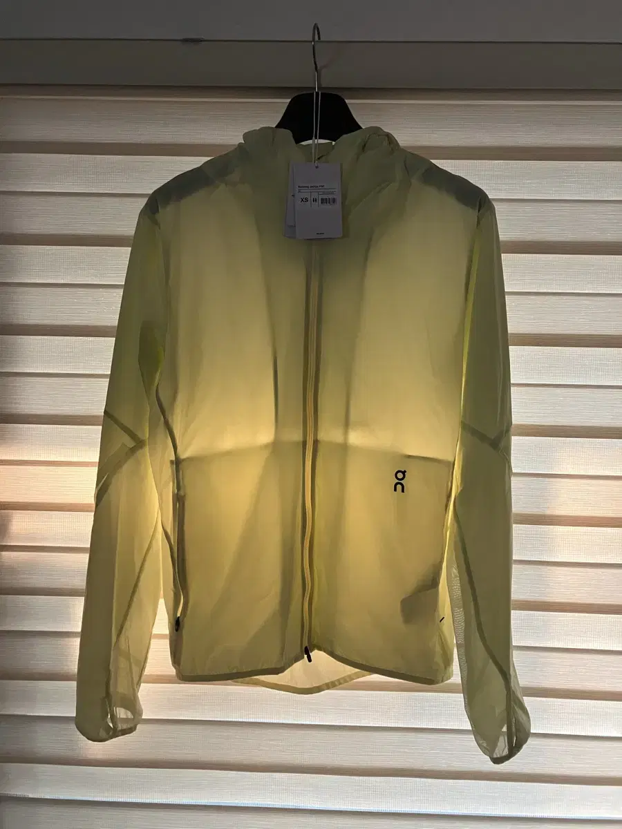 XS) PAF x ON RUNNING JACKET (HAY)