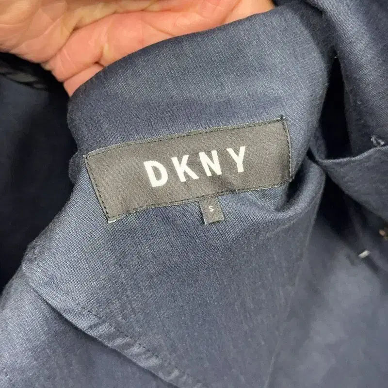 DKNY 네이비 투버튼 블레이저 자켓 S