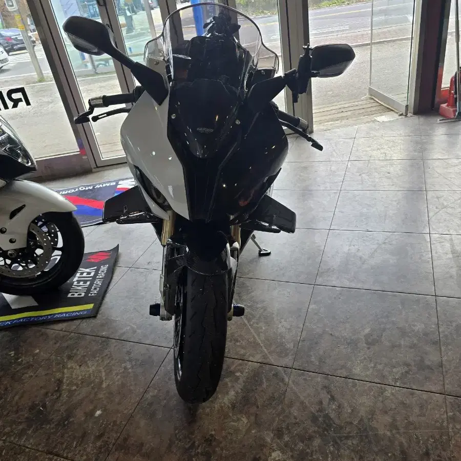 s1000rr m팩 23년식 카본팩 팝니다