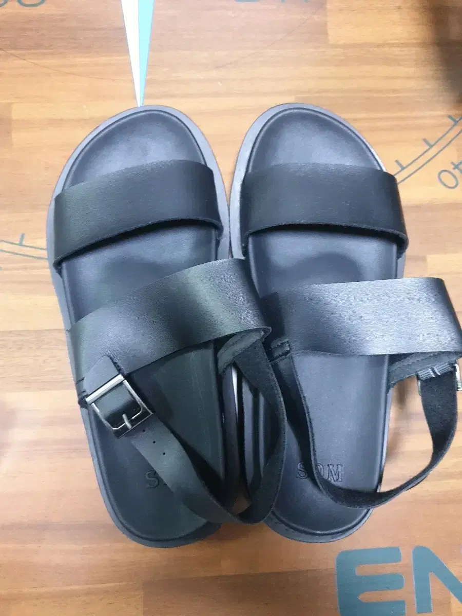 Unisex sandals