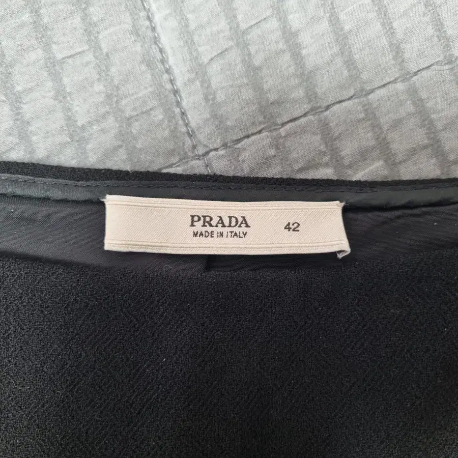 상태좋은 정품 프라다 블랙 미디 스커트 치마 prada