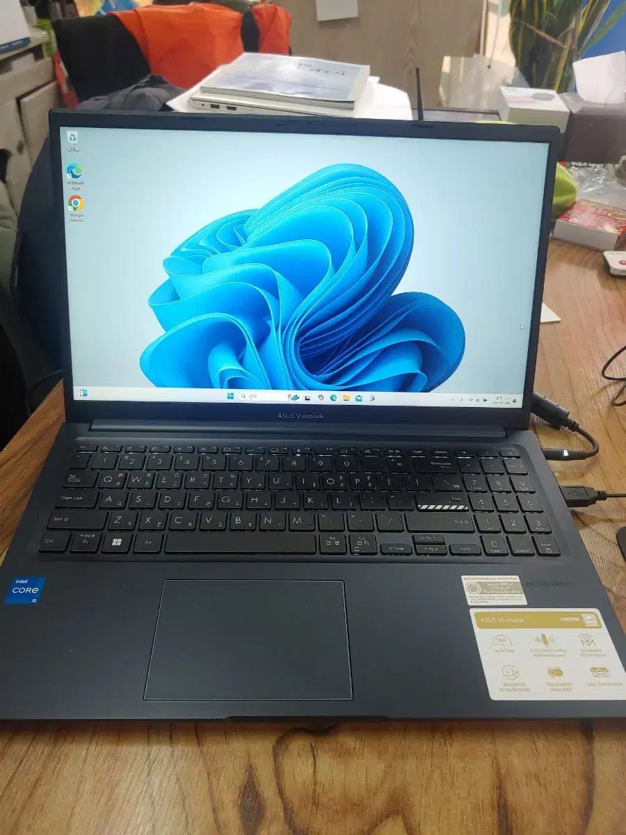 Asus VivoBook 15 (X1502V). i5. 13th Gen.