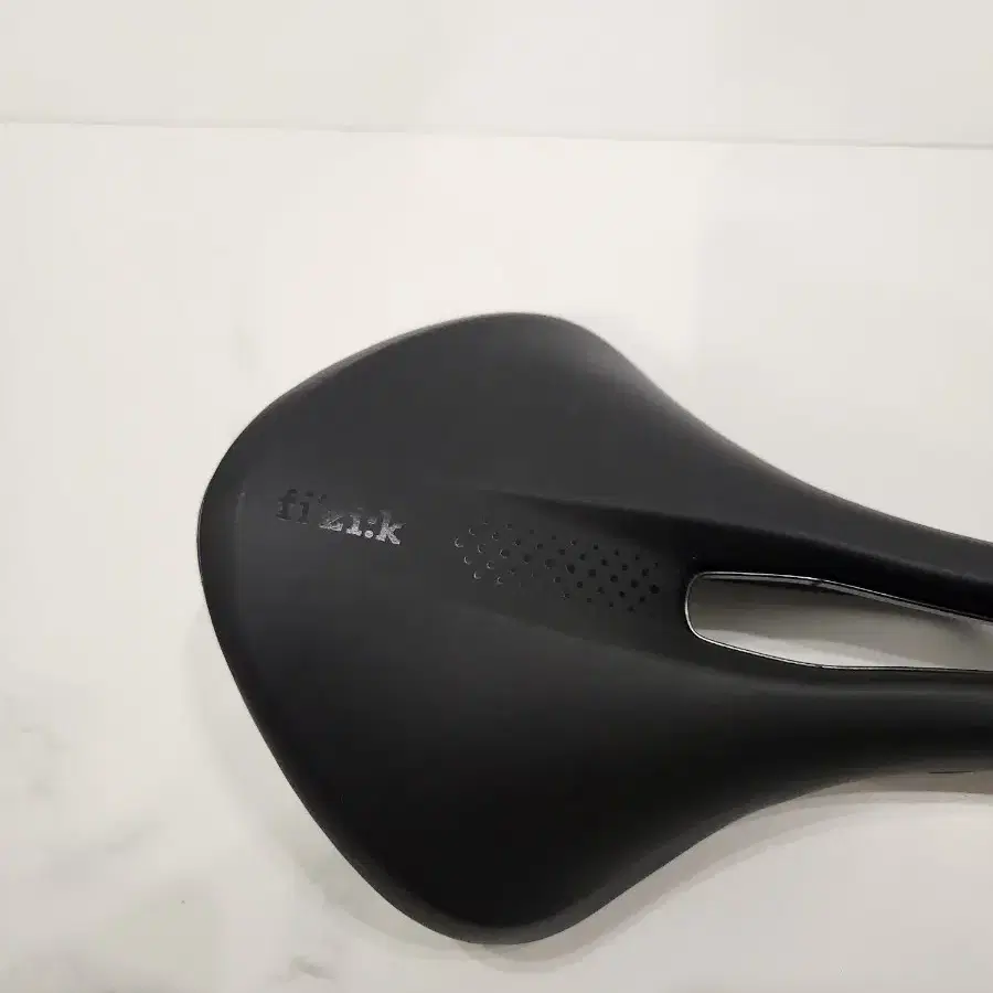 fizik 벤토 알리안테 R1 안장