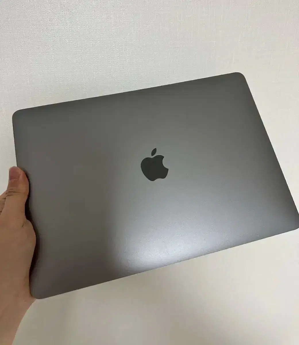 MacBook Air 13-inch Space Gray SSD 256GB / 8GB RAM