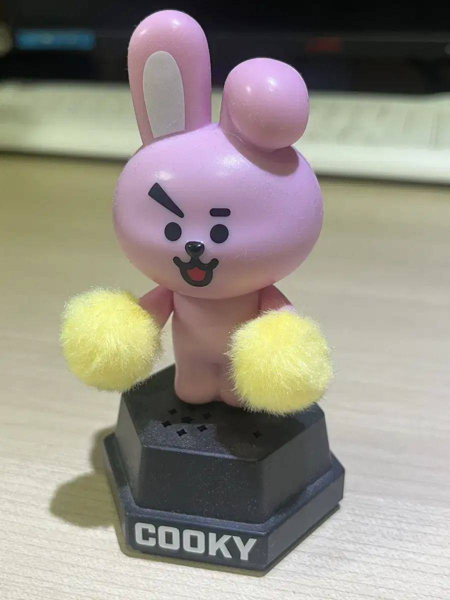 bt21 쿠키 피규어 팝니다