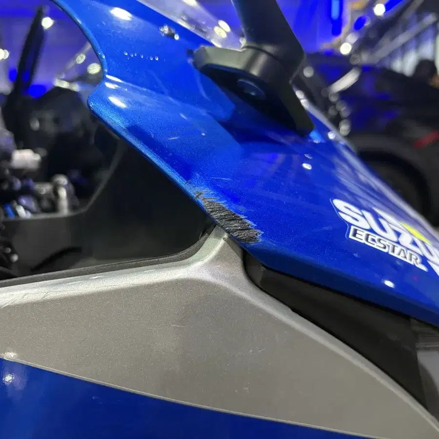 스즈키 gsx-r125 21년식 스페셜카울